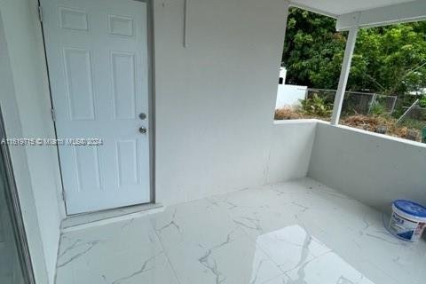 Casa en venta en Miami Gardens, Florida, 4 dormitorios, 102.56 m2 № 1240790 - foto 3