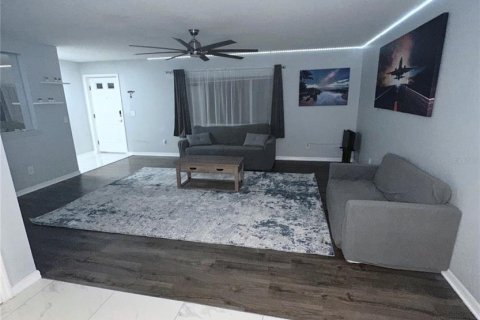 Adosado en venta en Tampa, Florida, 3 dormitorios, 169.45 m2 № 1413179 - foto 7