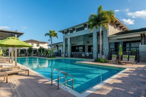 Casa en venta en Miami Lakes, Florida, 5 dormitorios, 291.25 m2 № 1054026 - foto 21