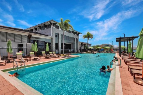 Casa en venta en Miami Lakes, Florida, 5 dormitorios, 291.25 m2 № 1054026 - foto 23