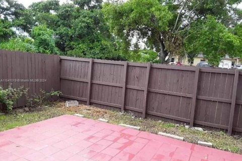 Townhouse in Homestead, Florida 2 bedrooms № 1037875 - photo 19