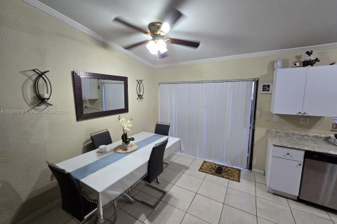 Adosado en venta en Homestead, Florida, 2 dormitorios № 1037875 - foto 4