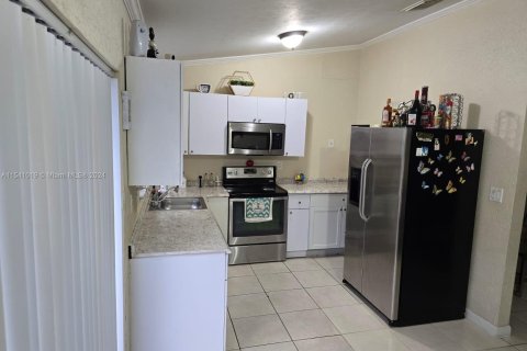 Townhouse in Homestead, Florida 2 bedrooms № 1037875 - photo 5