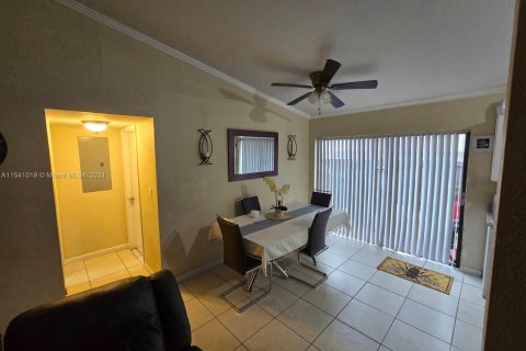 Townhouse in Homestead, Florida 2 bedrooms № 1037875 - photo 7