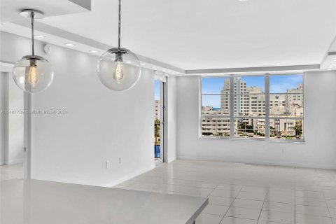 Condo in Miami Beach, Florida, 2 bedrooms  № 1161180 - photo 16