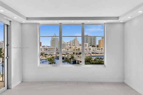 Condo in Miami Beach, Florida, 2 bedrooms  № 1161180 - photo 19