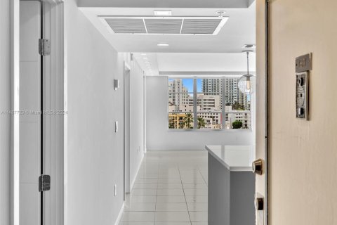 Condo in Miami Beach, Florida, 2 bedrooms  № 1161180 - photo 15