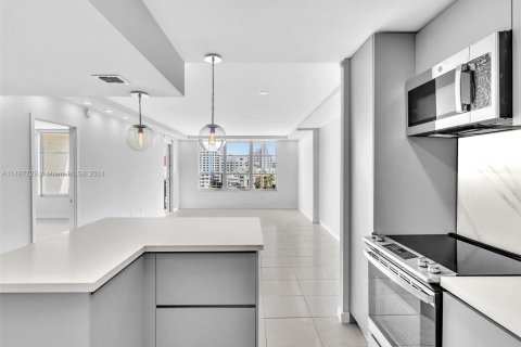 Condo in Miami Beach, Florida, 2 bedrooms  № 1161180 - photo 13