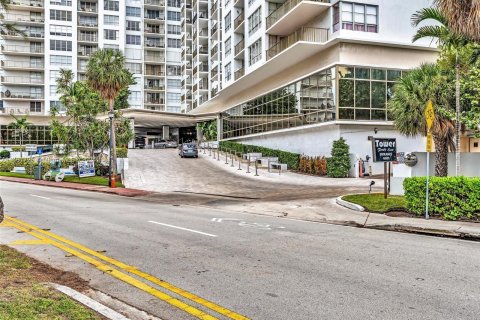 Condo in Miami Beach, Florida, 2 bedrooms  № 1161180 - photo 2