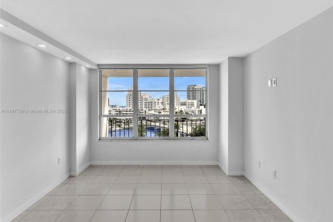 Condo in Miami Beach, Florida, 2 bedrooms  № 1161180 - photo 24