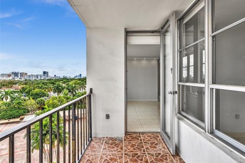 Condo in Miami Beach, Florida, 2 bedrooms  № 1161180 - photo 22