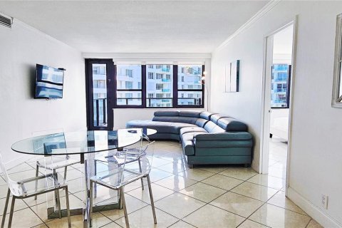 Condo in Miami Beach, Florida, 2 bedrooms  № 1233187 - photo 1