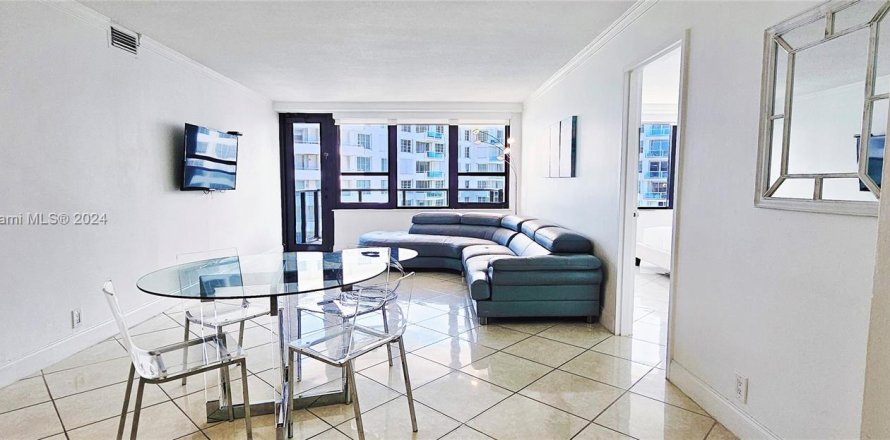 Condominio en Miami Beach, Florida, 2 dormitorios  № 1233187