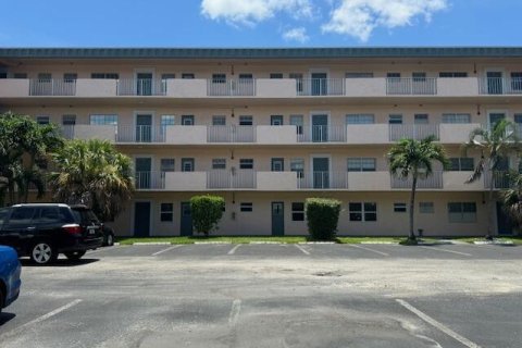 Condo in Lauderdale Lakes, Florida, 1 bedroom  № 1231283 - photo 14