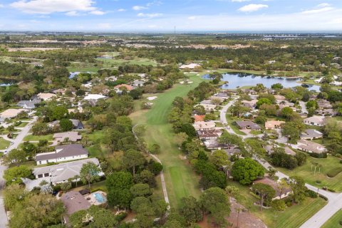 House in Vero Beach, Florida 3 bedrooms, 228.82 sq.m. № 1075735 - photo 3