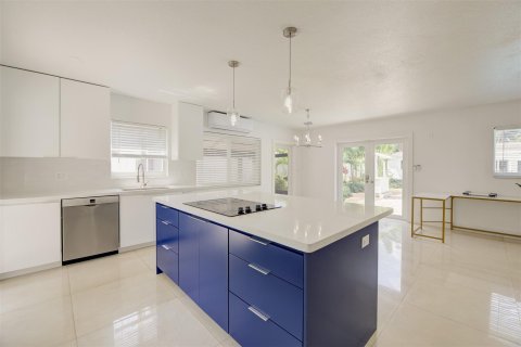 House in Fort Lauderdale, Florida 4 bedrooms, 174.56 sq.m. № 1076997 - photo 8