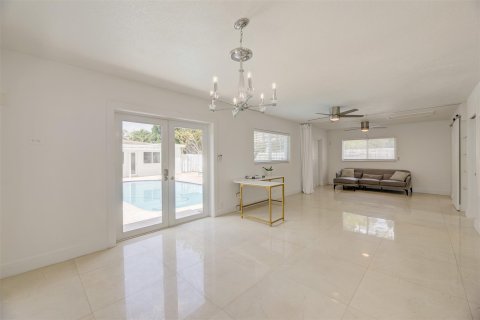 House in Fort Lauderdale, Florida 4 bedrooms, 174.56 sq.m. № 1076997 - photo 17