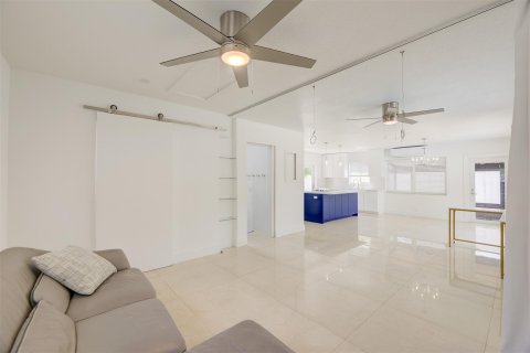 House in Fort Lauderdale, Florida 4 bedrooms, 174.56 sq.m. № 1076997 - photo 13