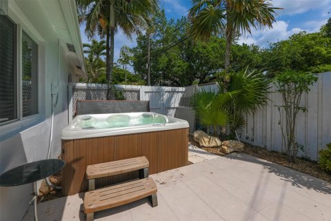 House in Fort Lauderdale, Florida 4 bedrooms, 174.56 sq.m. № 1076997 - photo 4