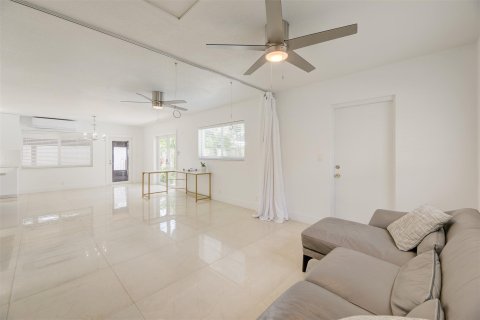 House in Fort Lauderdale, Florida 4 bedrooms, 174.56 sq.m. № 1076997 - photo 14