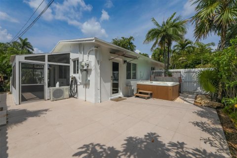 House in Fort Lauderdale, Florida 4 bedrooms, 174.56 sq.m. № 1076997 - photo 3