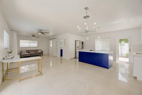 House in Fort Lauderdale, Florida 4 bedrooms, 174.56 sq.m. № 1076997 - photo 18