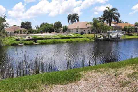 Terreno en venta en Port Charlotte, Florida № 1029982 - foto 1