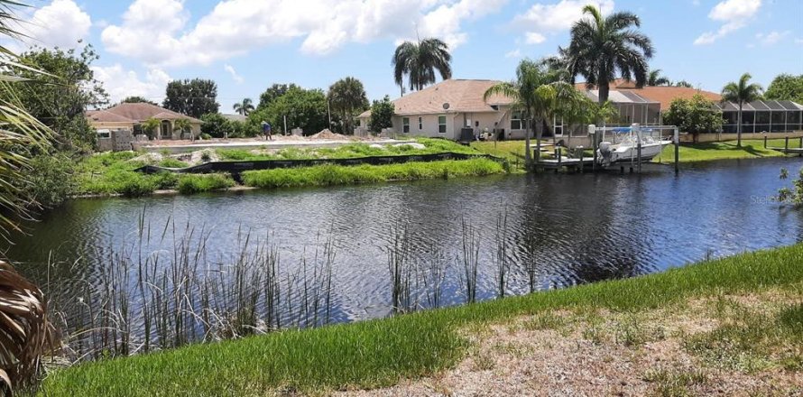 Terrain à Port Charlotte, Floride № 1029982