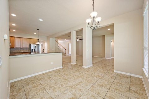 House in Land O' Lakes, Florida 4 bedrooms, 312.43 sq.m. № 1392932 - photo 15