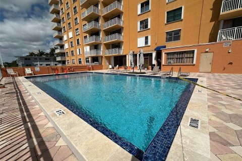 Condominio en venta en North Miami, Florida, 2 dormitorios, 110.55 m2 № 1043815 - foto 1