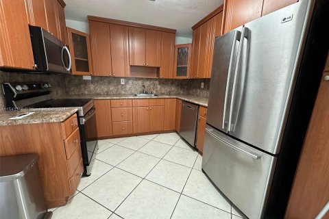 Condominio en venta en North Miami, Florida, 2 dormitorios, 110.55 m2 № 1043815 - foto 2