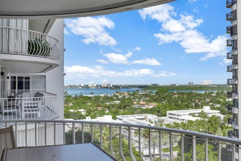 Condominio en venta en Bal Harbour, Florida, 2 dormitorios, 235.97 m2 № 1375549 - foto 5