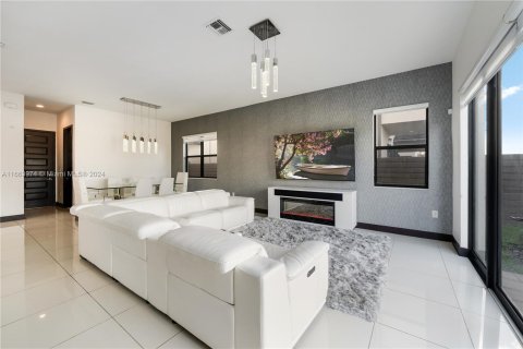 Casa en venta en Miami, Florida, 4 dormitorios, 241.27 m2 № 1375592 - foto 14