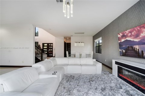 Casa en venta en Miami, Florida, 4 dormitorios, 241.27 m2 № 1375592 - foto 12