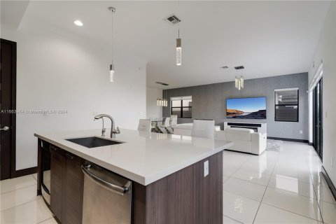 Casa en venta en Miami, Florida, 4 dormitorios, 241.27 m2 № 1375592 - foto 19