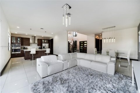 Villa ou maison à vendre à Miami, Floride: 4 chambres, 241.27 m2 № 1375592 - photo 13