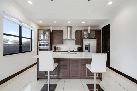 Casa en venta en Miami, Florida, 4 dormitorios, 241.27 m2 № 1375592 - foto 16