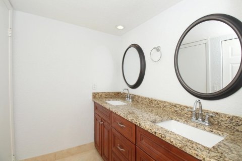 Townhouse in West Palm Beach, Florida 3 bedrooms, 157.38 sq.m. № 1077055 - photo 11