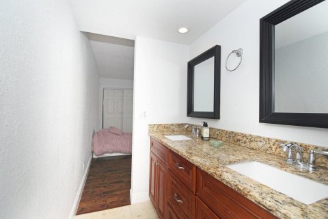 Townhouse in West Palm Beach, Florida 3 bedrooms, 157.38 sq.m. № 1077055 - photo 24