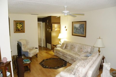 Condo in Stuart, Florida, 1 bedroom  № 1051071 - photo 10