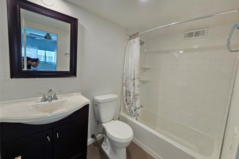 Condo in Miami Beach, Florida, 1 bedroom  № 1216723 - photo 14