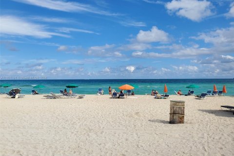 Condo in Miami Beach, Florida, 1 bedroom  № 1216723 - photo 16