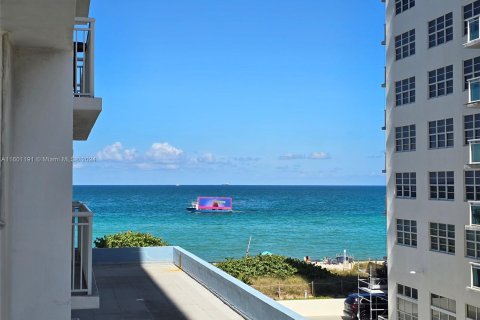 Condo in Miami Beach, Florida, 1 bedroom  № 1216723 - photo 2