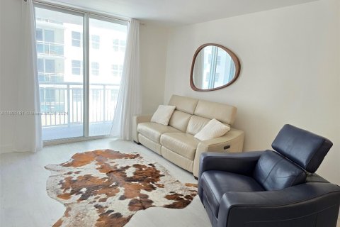 Condo in Miami Beach, Florida, 1 bedroom  № 1216723 - photo 10