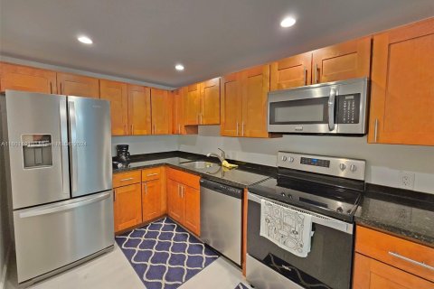 Condo in Miami Beach, Florida, 1 bedroom  № 1216723 - photo 6