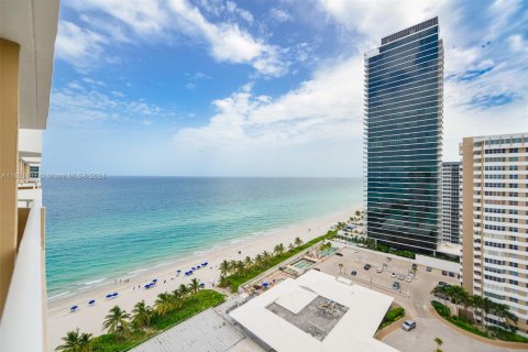 Copropriété à vendre à Hallandale Beach, Floride: 2 chambres, 115.2 m2 № 1242305 - photo 25