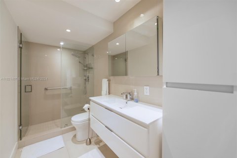 Condo in Hallandale Beach, Florida, 2 bedrooms  № 1242305 - photo 16