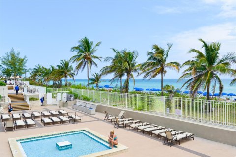 Condominio en venta en Hallandale Beach, Florida, 2 dormitorios, 115.2 m2 № 1242305 - foto 29