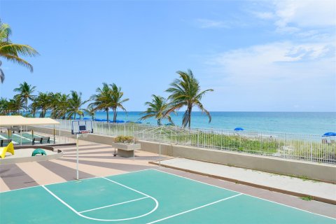 Copropriété à vendre à Hallandale Beach, Floride: 2 chambres, 115.2 m2 № 1242305 - photo 30