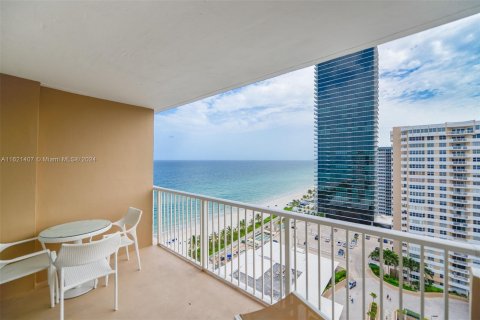 Condo in Hallandale Beach, Florida, 2 bedrooms  № 1242305 - photo 23